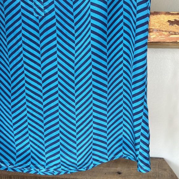 Banana Republic women’s silk sleeveless geometric pattern blue blouse, size XS - Picture 6 of 14